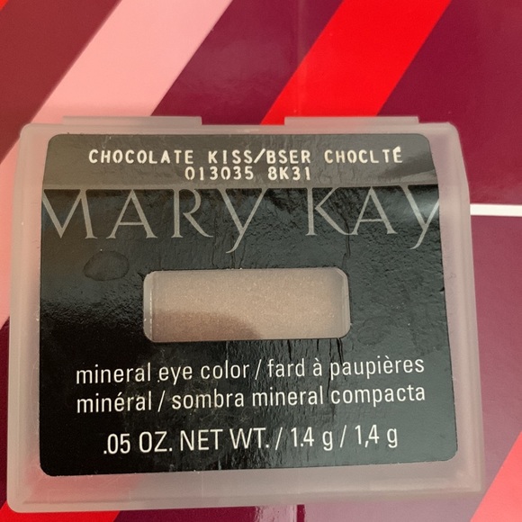 Chocolate Kiss Mary Kay Mineral Eyeshadow - Picture 3 of 3